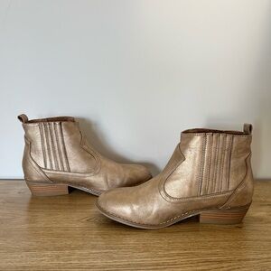 Universal Thread 7.5 Gold Booties